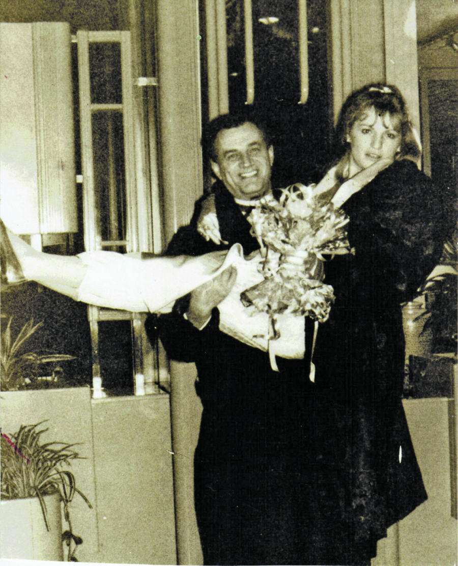 ZBOG NJEGA JE I DANAS ZAVIJENA U CRNO Pokojni muž Vesne de Vinče bio je ugledni novinar, stariji od nje 20 godina, važio je za velikog frajera! (FOTO)