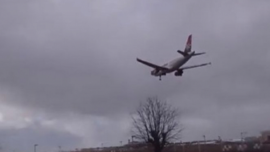 PRIJAVLJENA BOMBA NA LETU ZA MOSKVU Avion se vraća u Beograd