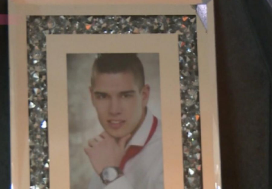 DALILA JE VELIKO ZLO, ALEKS MOŽE U VETERNIK! Bolna ispovest Dejanove majke i bake potresla javnost!