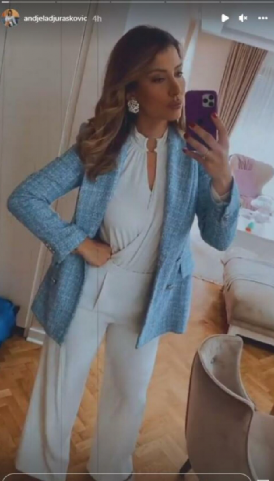 TAJNO CRKVENO VENČANJE! Voditeljka jutarnjeg na intimnoj ceremoniji u belom odelu, isplivale prve fotke! (FOTO)