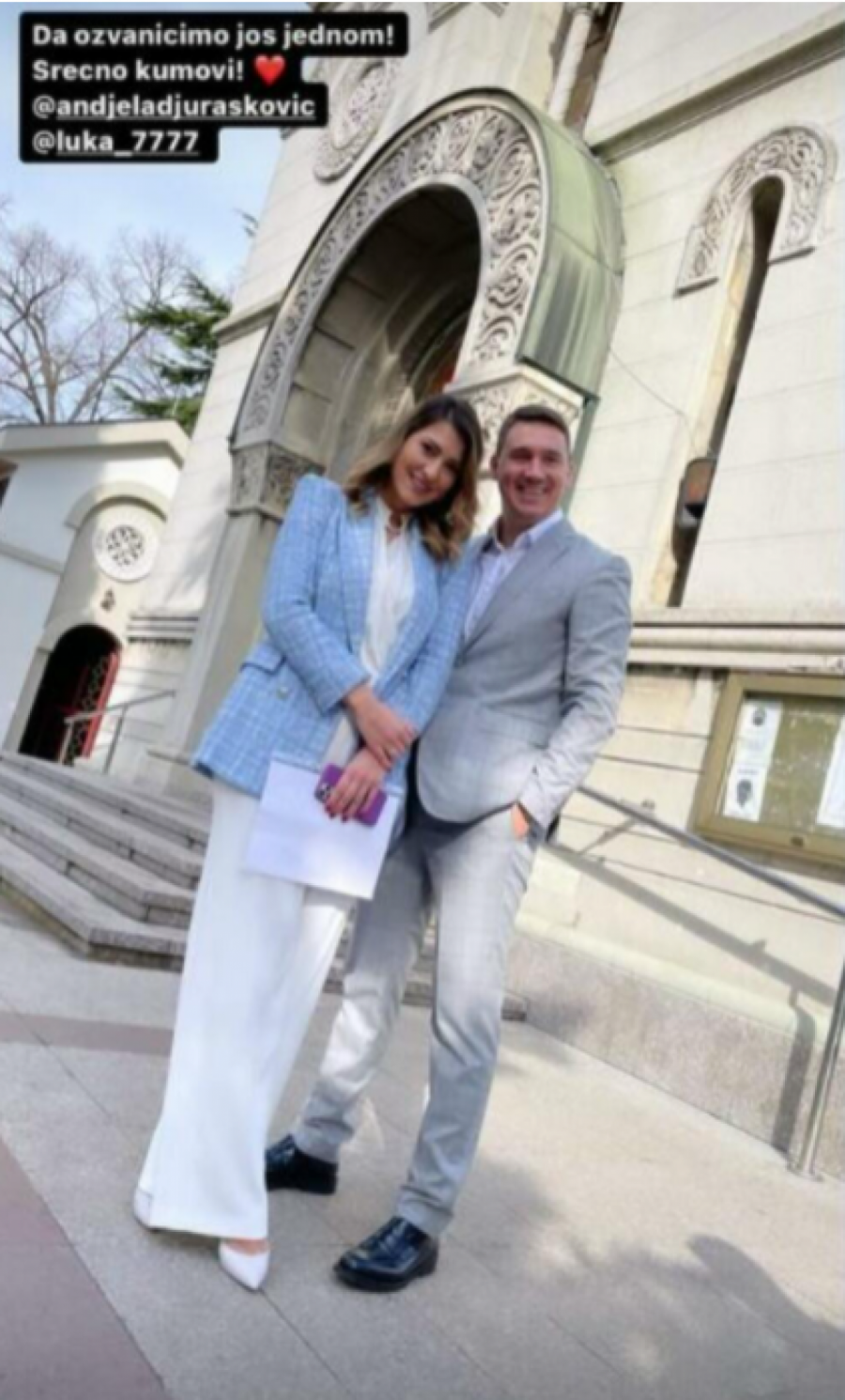 TAJNO CRKVENO VENČANJE! Voditeljka jutarnjeg na intimnoj ceremoniji u belom odelu, isplivale prve fotke! (FOTO)