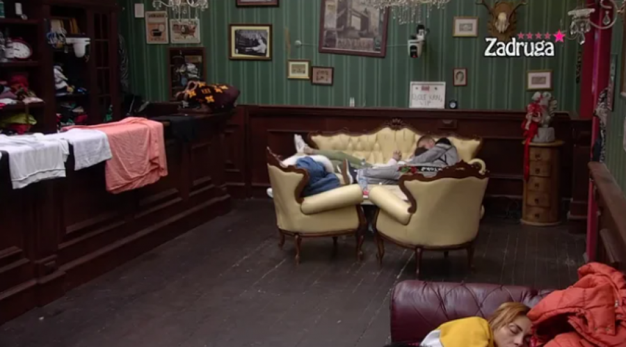 POMIRENJE NA POMOLU?! Oženjeni Gruja ne može da se kontroliše kada je Mima u pitanju, mazio ljubavnicu pred svima!