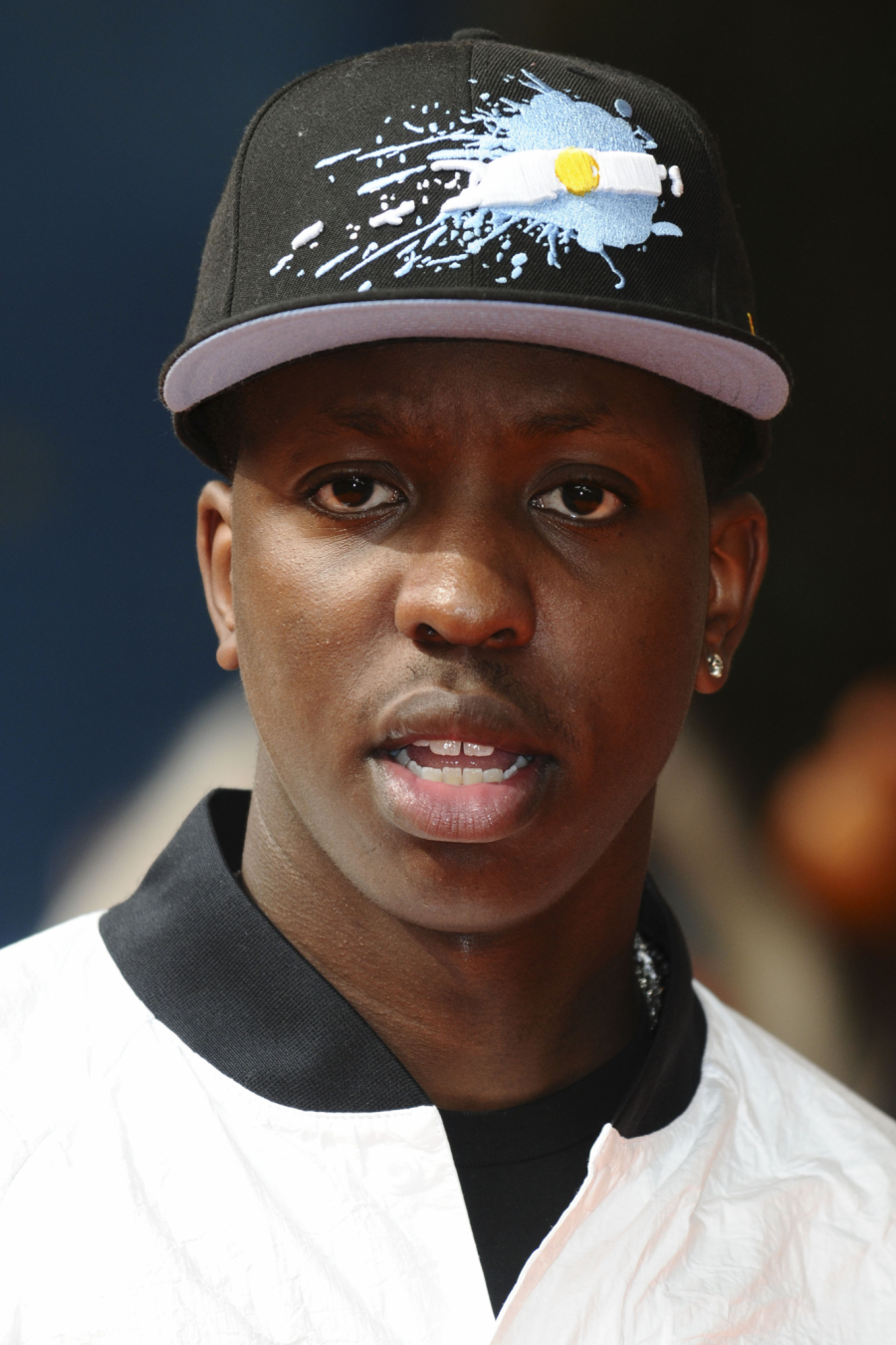 PROSLAVIO JE MNOGE PEVAČE I PEVAČICE! Iznenada preminuo muzički producent u 31. godini, uzrok smrti misterija!