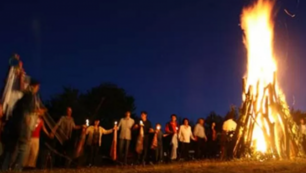 STARI EROTISKI OBIČAJ U SRBIJI: Sa maskama na licu hvatali su se za grudi i polne organe i tako prepoznavali u mraku, a jedan detalj izaziva jezu