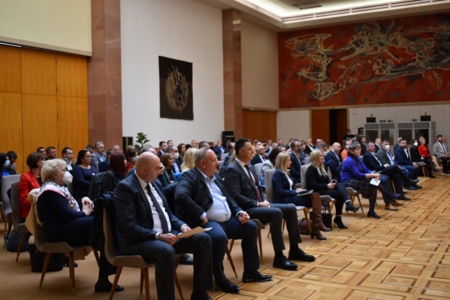 MINISTARKA VUJOVIĆ SA PREDSTAVNICIMA OPŠTINA: Rešavamo ekološke prijave građana, stiglo ih je skoro 1800