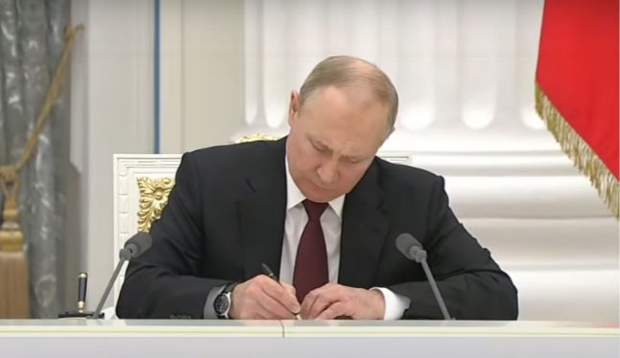 PUTIN SE OBRATIO SVETU Ukrajina da položi oružje, a onda pomenuo Srbiju: Vojna mašinerija Zapada gazi bez milosti, ponovo ratujemo protiv nacista i naš sukob sa silama zla je neizbežan!