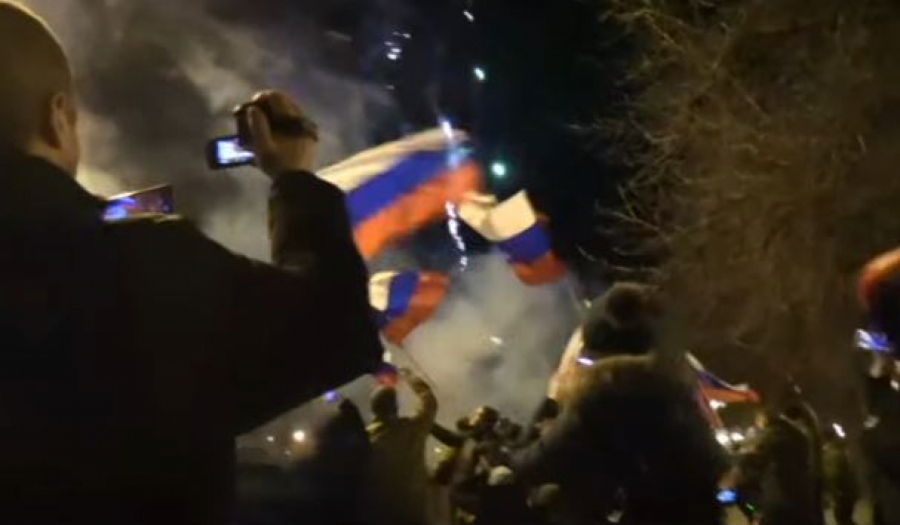 POČELO VANDREDNO STANJE U UKRAJINI Putina LNR i DNR mole za pomoć, vojni konvoji krenuli ka Donbasu