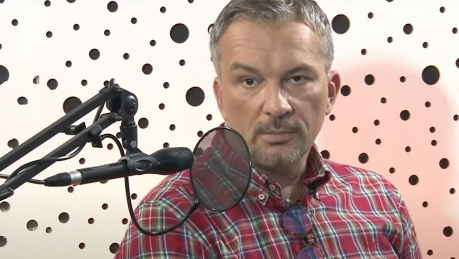 POZNATI PEVAČ BIO JE ŽRTVA PORODIČNOG NASILJA Bolna ispovest: Sve su to gledali naši sinovi