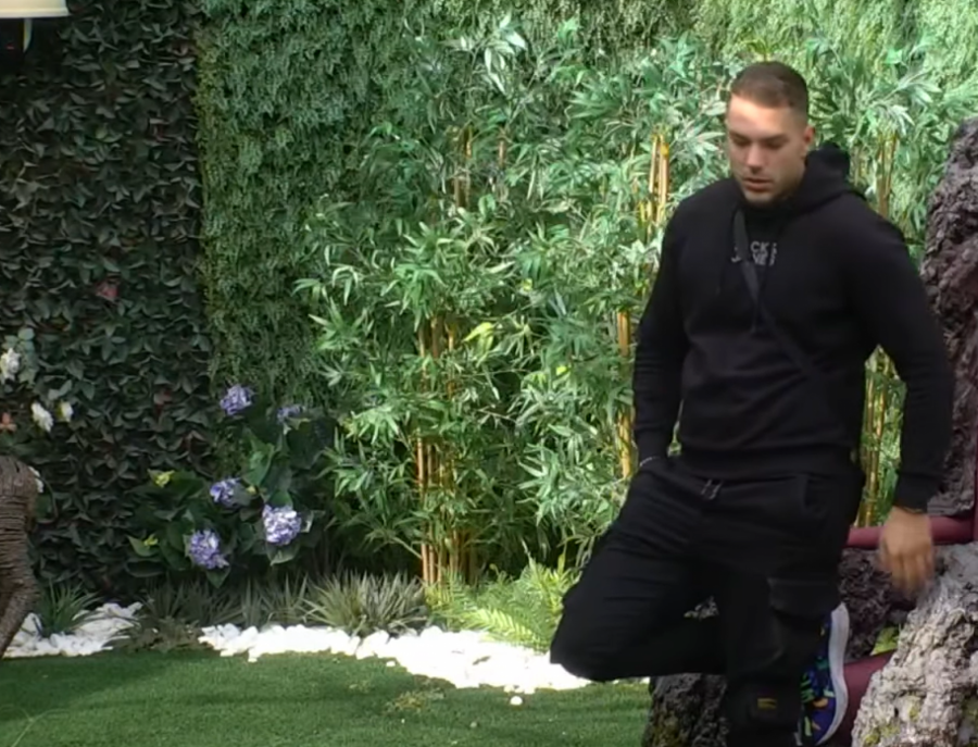 RAZVEZAO JEZIK! nđelo otkrio u kakvom je odnosu sa Anom, pa žestoko opleo po Mensuru, nije ga štedeo!