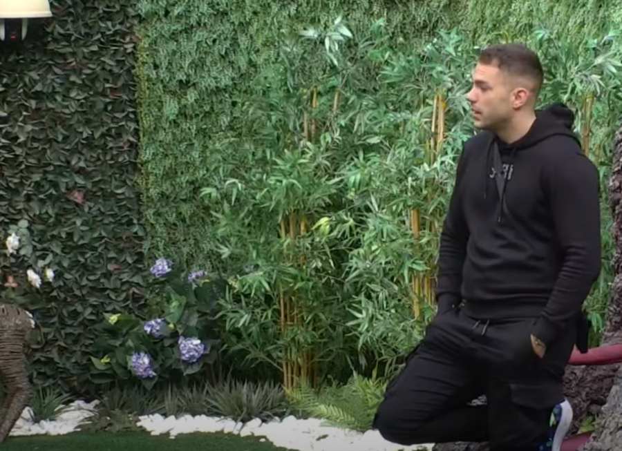 RAZVEZAO JEZIK! nđelo otkrio u kakvom je odnosu sa Anom, pa žestoko opleo po Mensuru, nije ga štedeo!