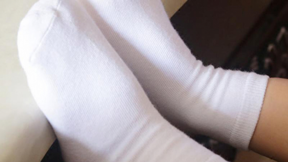 TRIK KOJI SE MUNJEVITO ŠIRI INTERNETOM Uz ovaj sastojak iz kuhinje bele čarape će očas posla biti kao nove