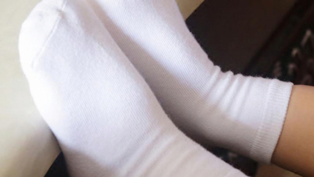 TRIK KOJI SE MUNJEVITO ŠIRI INTERNETOM Uz ovaj sastojak iz kuhinje bele čarape će očas posla biti kao nove