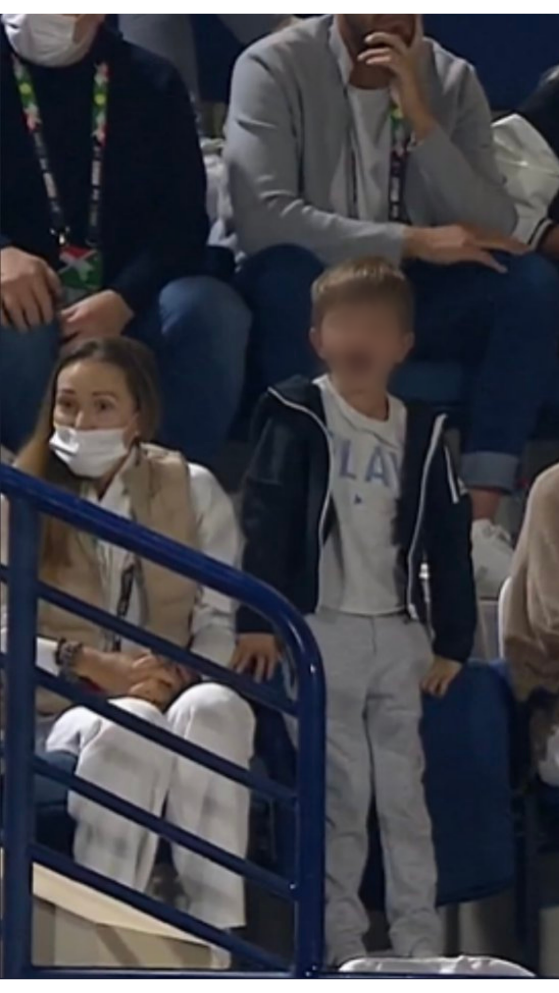 NOVAK IMAO JAKU PODRŠKU! Mali Stefan sa tribina navijao za tatu (FOTO)