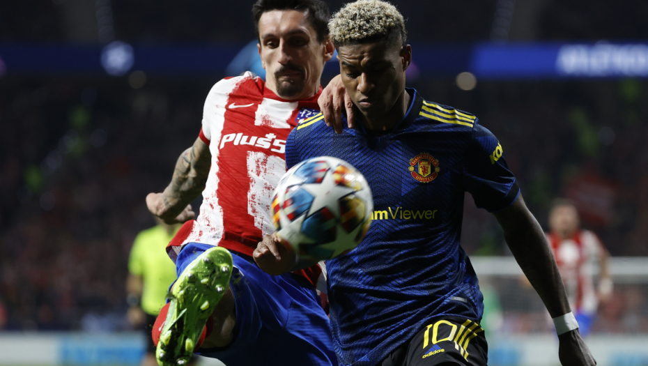 DVA REMIJA! Šest golova na dve utakmice, Dušan ponovo lider Ajaksa, Mančester se izvukao pred kraj meča!