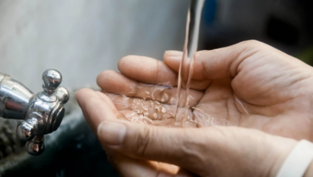Pogrešno su nas učili: Da li pranje ruku u hladnoj ili toploj vodi uklanja više bakterija?