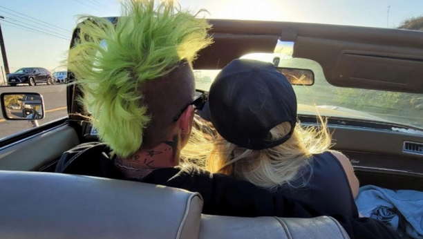 "SVI SU MISLILI DA SAM MRTVA": Pevačicu niko godinama nije video zbog bolesti, a sada se vratila i sjajno izgleda