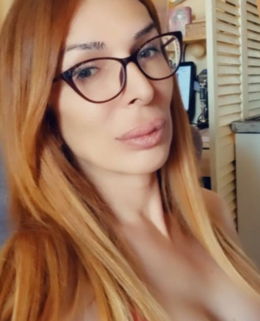 OTVORILA PROFIL ZA ODRASLE ZBOG NEMAŠTINE Pevačica progovorila o prodaji porno sadržaja i užasavajućim porodičnim odnosima za Alo!