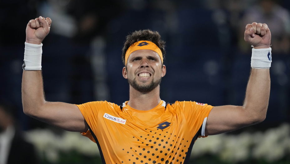 VESELI SE NE ŠALI! Čeh skinuo Đokovića sa trona, pa posle drame pobedio i Šapovalova