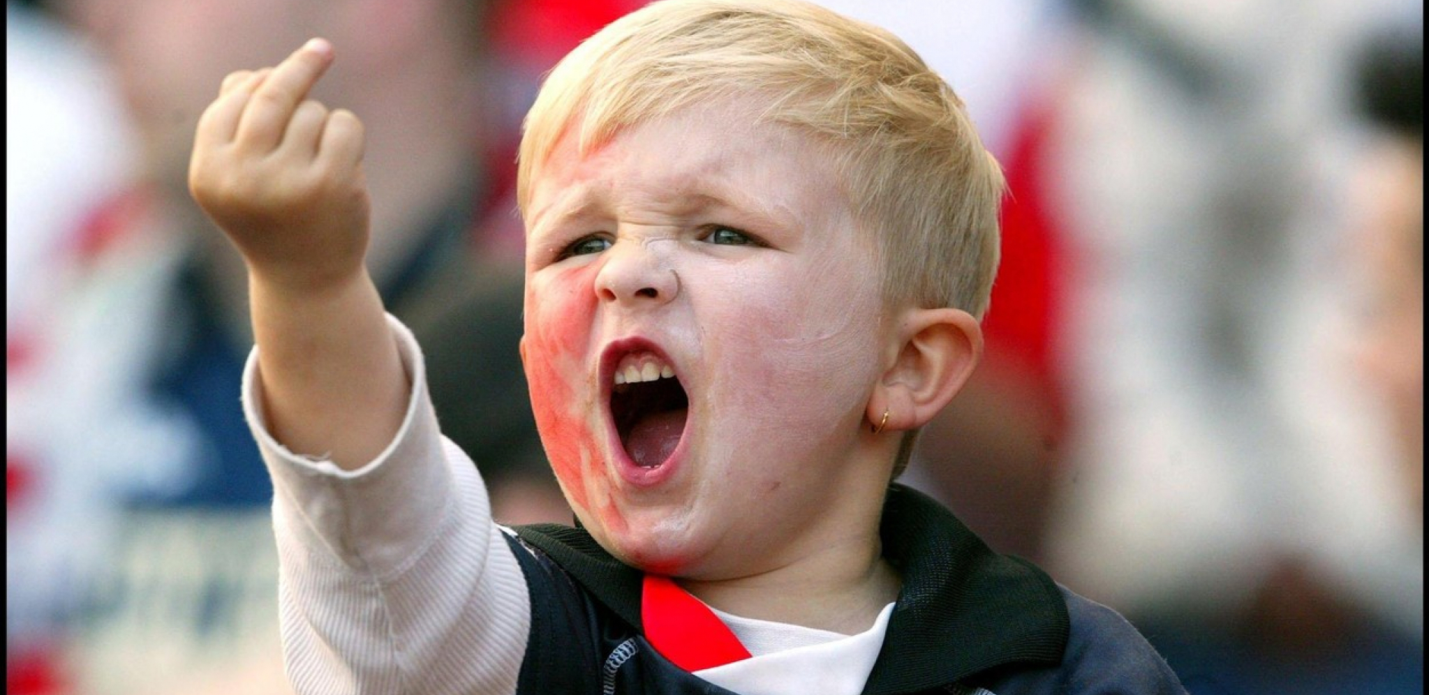 FEJENORD IMA NAJPOZNATIJEG NAVIJAČA NA SVETU! Evo kako sada izgleda čuveni "mali huligan" koji pokazuje srednji prst! (FOTO)