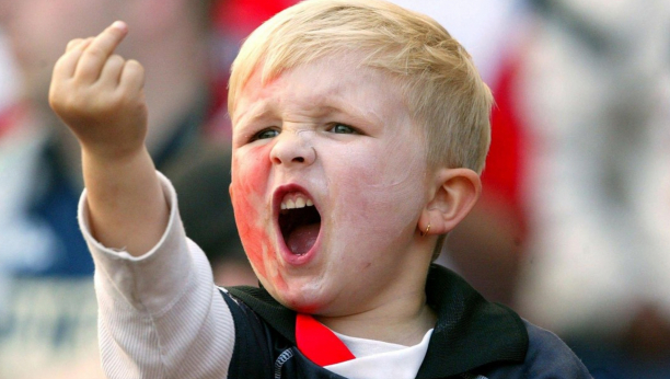 FEJENORD IMA NAJPOZNATIJEG NAVIJAČA NA SVETU! Evo kako sada izgleda čuveni "mali huligan" koji pokazuje srednji prst! (FOTO)