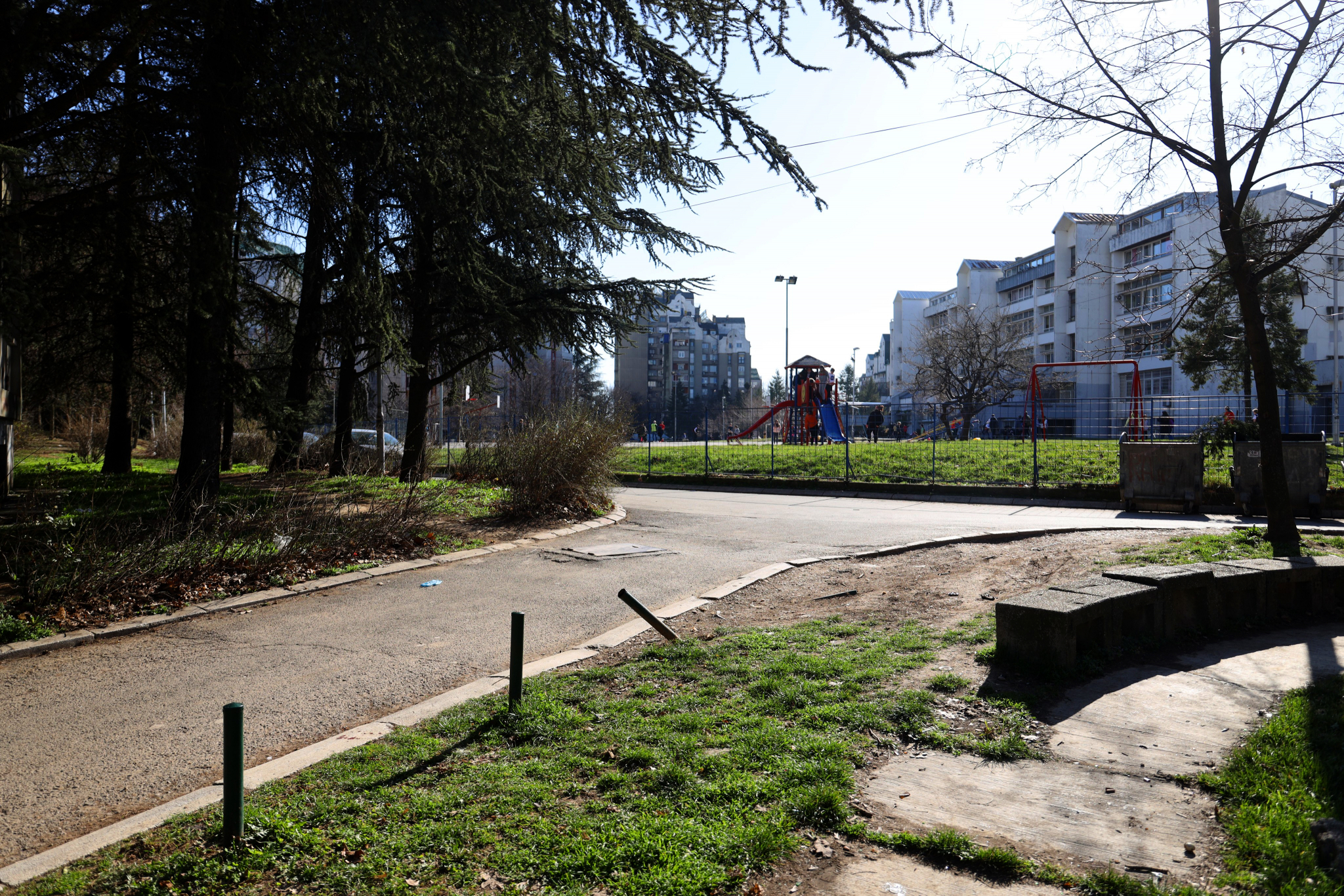 ALEKSANDRA UBILI VELJINI GROBARI?! Policija još traga za huliganima koji su nožem izboli mladića na Petlovom brdu u Beogradu
