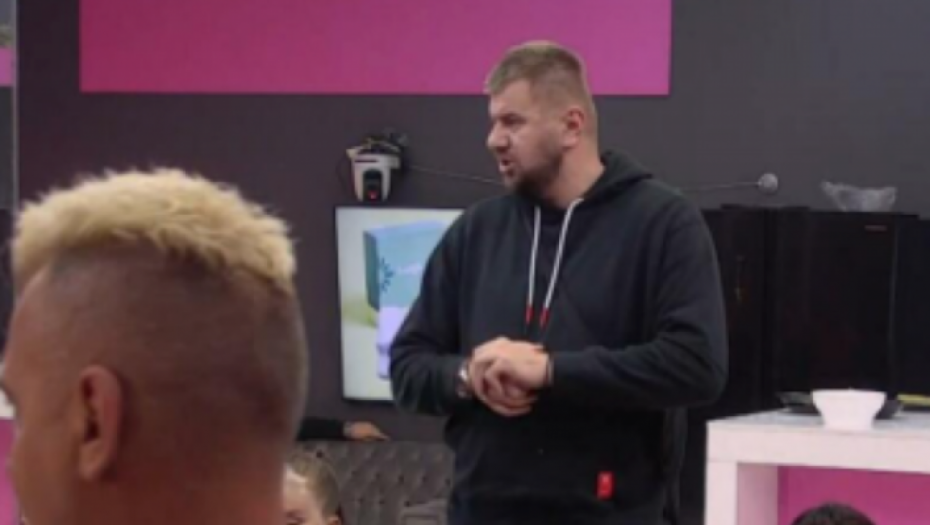 JANJUŠ POSTAVIO MAJI ŠOKANTAN ULTIMATUM Do večeras ima izbora da odluči, nakon toga se sve menja, ISPLIVAO TAJNI RAZGOVOR