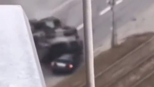 BALŠA BOŽOVIĆ ŠIRI LAŽI O RUSIJI Izmišlja ruske tenkove koji gaze civilne automobile (FOTO/VIDEO)