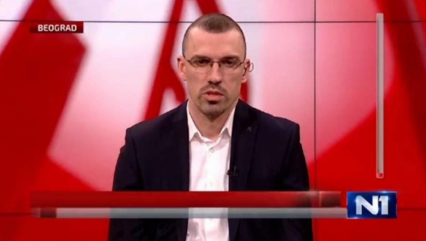 ZAČEPIO USTA PROVOKATORU ĐILASOVSKOG MEDIJA Trapara: Srbija sedi na svojoj stolici!