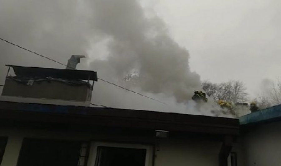 BORBA SA POŽAROM NA NOVOM BEOGRADU Vatrogasci i dalje na terenu, dim kulja iz restorana (FOTO/VIDEO)