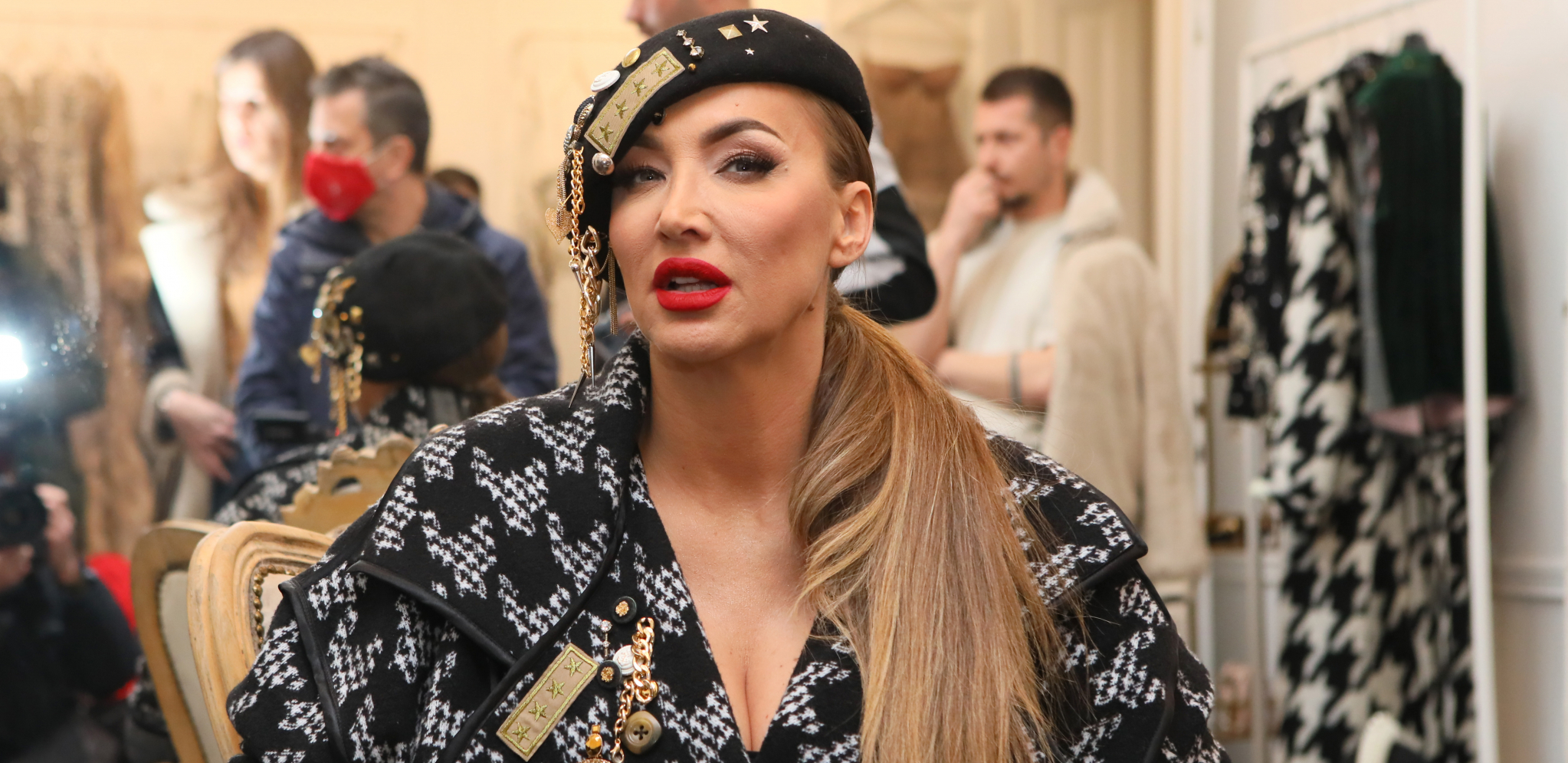 BACILA GAĆICE U PUBLIKU Goga Sekulić napravila haos na Kalemegdanu, svi pali u trans