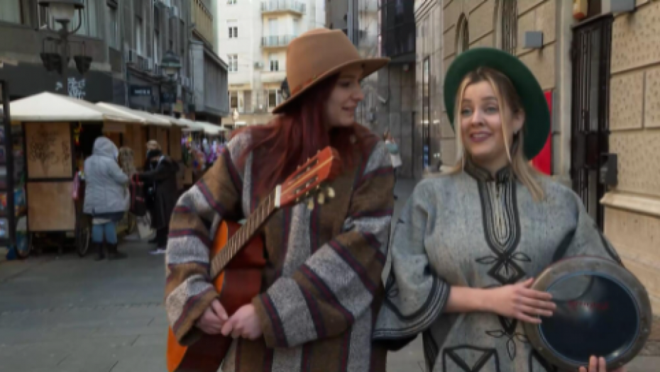DEJANA I KRISTINA NAPRAVLE ŠOU U BEOGRADU! Učesnice rijalitija zagrejale slučajne prolaznike dobrom atmosferom!