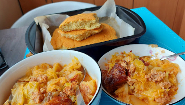 NAPRAVITE SARMU NA OVAJ NAČIN Ukus je fenomenalan, sigurno će vam se dopasti (VIDEO)