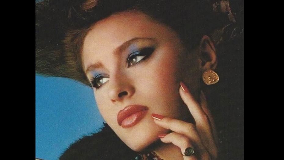 VAŽILA JE ZA NAJLEPŠU ŽENU, ZARADILA MILIONE, A SAD JE BESKUĆNICA Čuvenu manekenku bivši muž toliko uništio, da je danas neprepoznatljiva