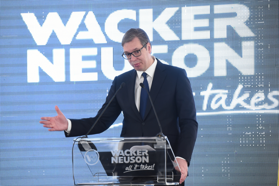 PREDSEDNIK VUČIĆ U KRAGUJEVCU Živim za dan kada će Srbija imati još više ovakvih kompanija (FOTO/VIDEO)