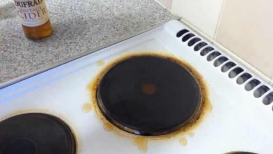 SKINITE MASNOĆU SA RINGLI BEZ HEMIJE Napravite smesu i očistite šporet da vam izgleda kao iz radnje