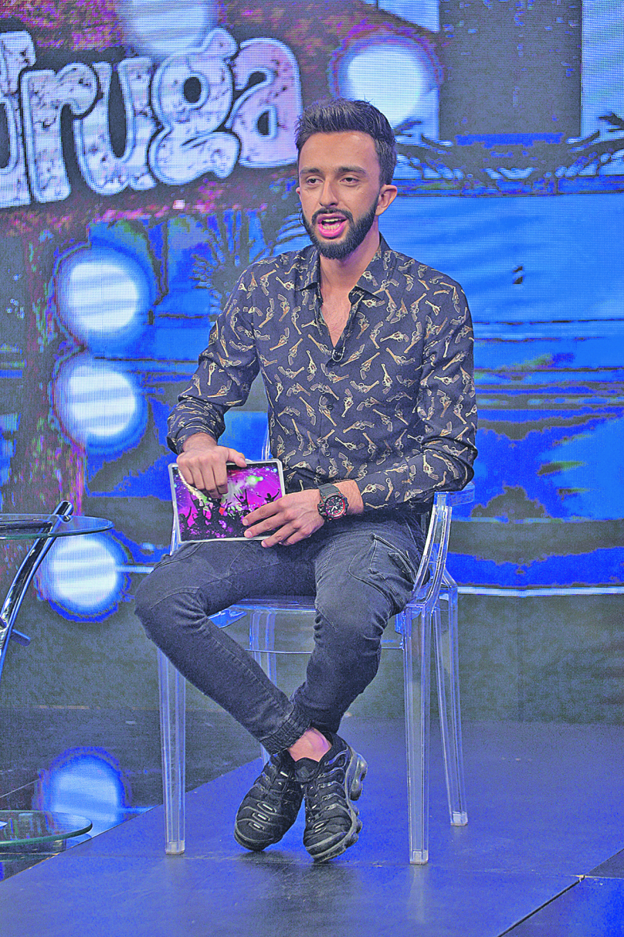 PORODICE ZADRUGARA MU PRETE! Okriveno šta se dešava voditelju Zadruge kada se kamere ugase, isplivali šok detalji u javnost!