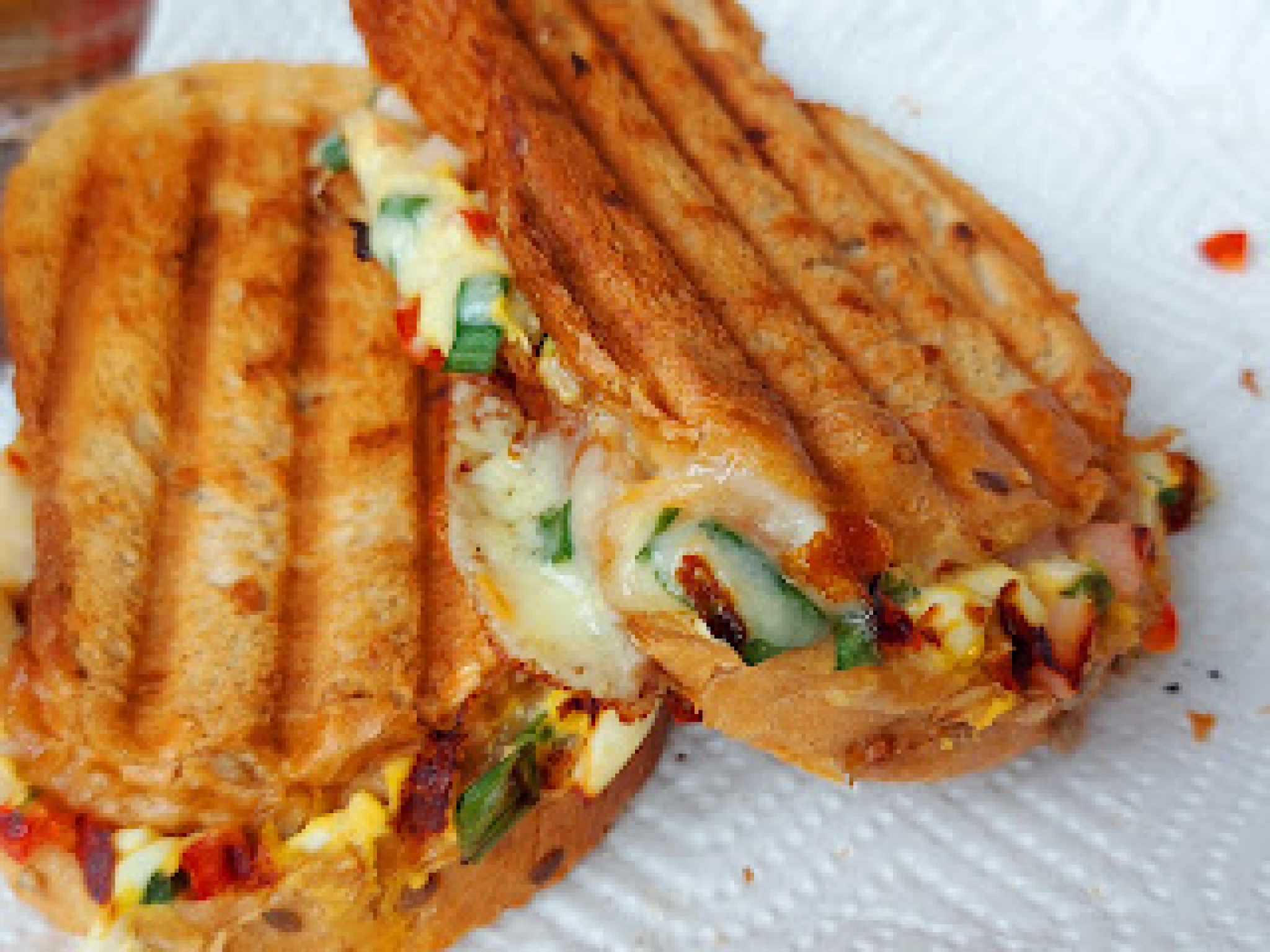 FANTASTIČAN RECEPT ZA ZAPOSLENE ŽENE Tost sendvič za poneti na posao ili deci za doručak (VIDEO)