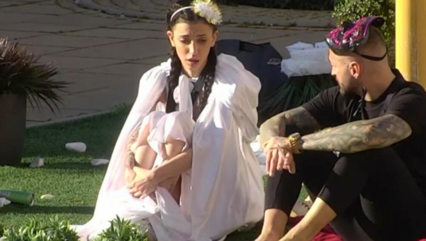 PONAŠAO SE KAO DA SU VEZI Drugarica Monike Jovanovske otkriva kako se čudno Ša ponašao u spoljnom svetu kada je u pitanju ova zadrugarka!