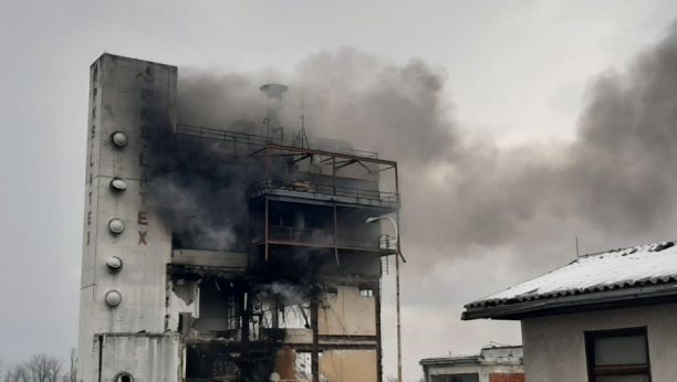 POŽAR U ČAČKU Gori zgrada, vatrogasci se bore sa plamenom