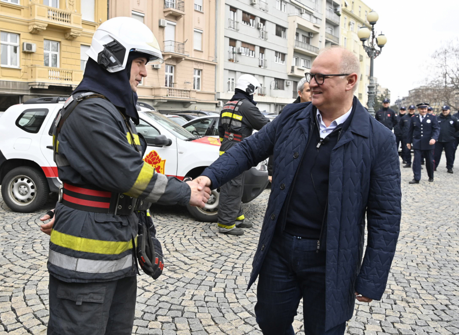 VESIĆ ČESTITAO MEĐUNARODNI DAN CIVILNE ZAŠTITE: Vi ste jedan od stubova bezbednosti građanki i građana