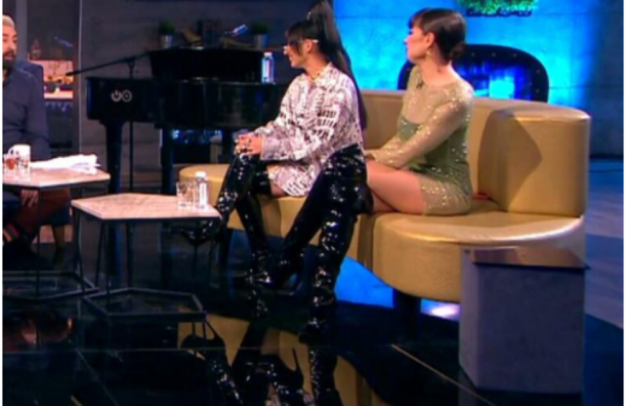 KAO DA SU SE DOGOVORILE! Sara Jo i Anđelina zapalile studio svojim stajlinzima, a svi gledaju u ovaj detalj na njihovim nogama! (FOTO)