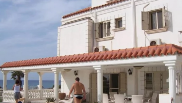 OVO JE CECINA VILA NA KIPRU Kuća od 400 kvadrata se nalazi odmah uz obalu mora, a zbog ovog detalja je svi žele