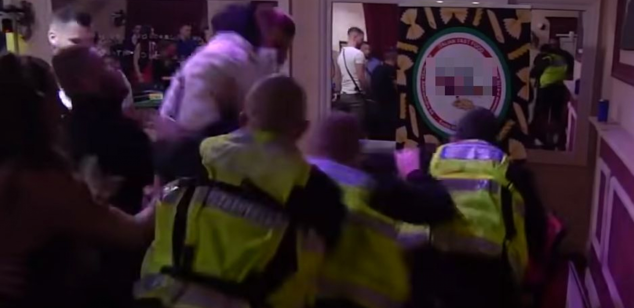 BRUTALNO GA UDARAO DOK JE BIO NA PODU! Isplivali detalji stravične tuče Janjuša i Zole koje kamera nije zabeležila, otkriveno sve! (VIDEO)