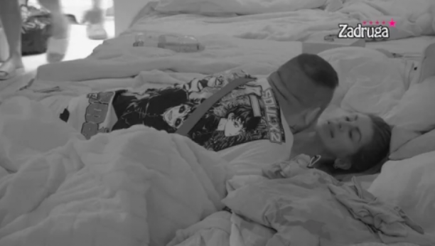 ŽESTOKA BORBA! Car i Dalila napravili haos zbog podele slatkiša!