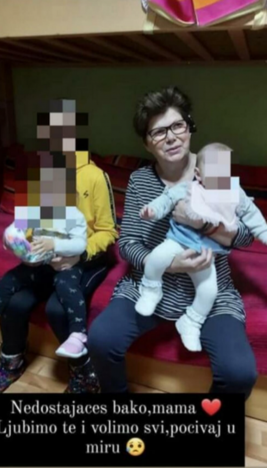 FOTOGRAFIJA MARKOVE MAME SLAMA SRCA! Pokojna Neda sa unučićima, Markova sestra se bolnim rečima oprostila od nje (FOTO)
