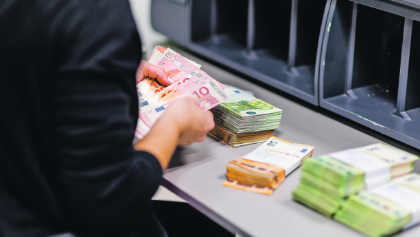 EVRO JAČA, DOLAR SLABI Narodna banka objavila vrednost stranih valuta za ponedeljak