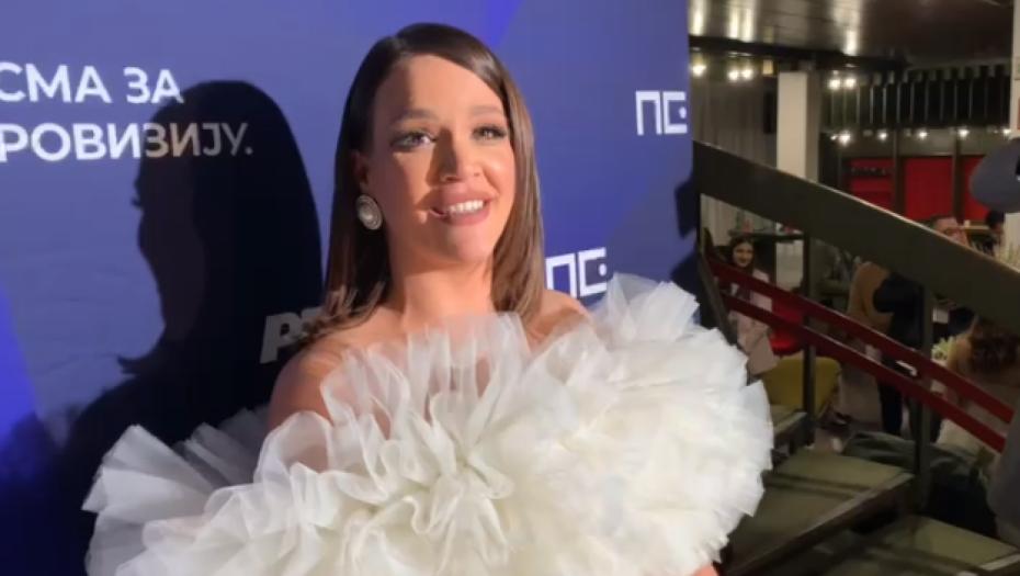 PREPLAKALA SAM CEO DAN, OVO NIJE MARKETING! Oglasila se pevačica nakon nastupa na izboru za pesmu Evrovizije, stavila je cuclu u usta i napravila haos!