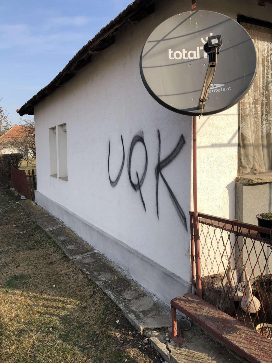 PETKOVIĆ REAGOVAO NA PROVOKACIJU Grafitima UČK na kućama u Suvom Dolu hoće da oteraju Srbe