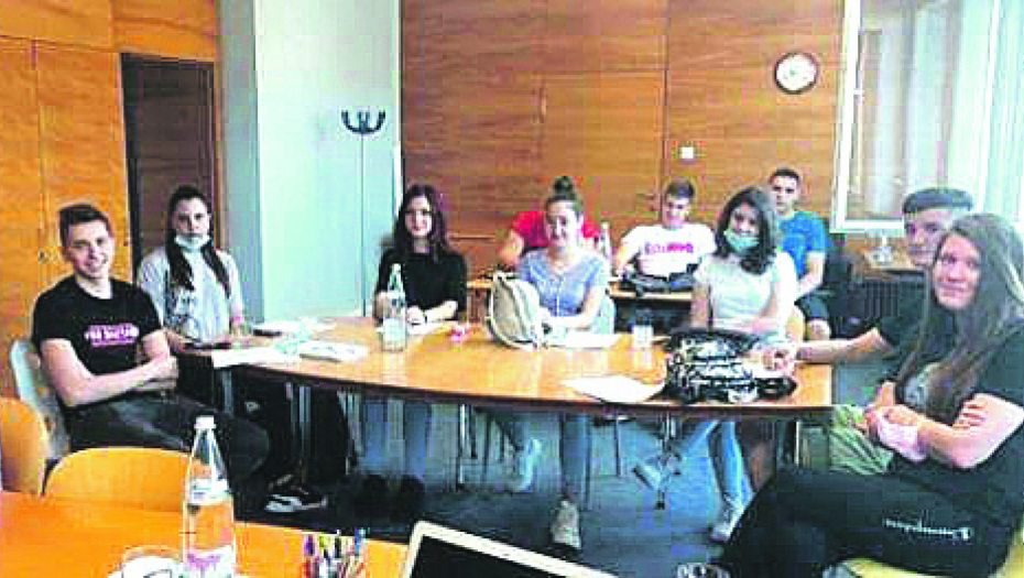 STICANJE ISKUSTVA Otvorena dva nova poziva Privredne komore Srbije: Stručna praksa u inostranstvu za učenike i nastavnike