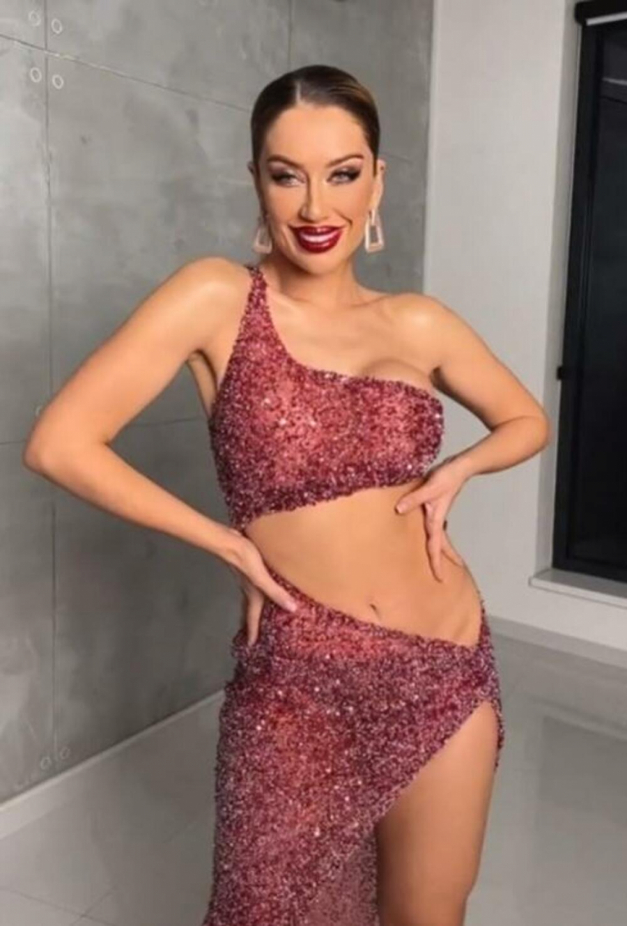 TEA ZA PESMU ISKEŠIRALA 10.000 EVRA Tairovićeva prepevala albansku pesmu, nećete verovati ko je pravi vlasnik numere